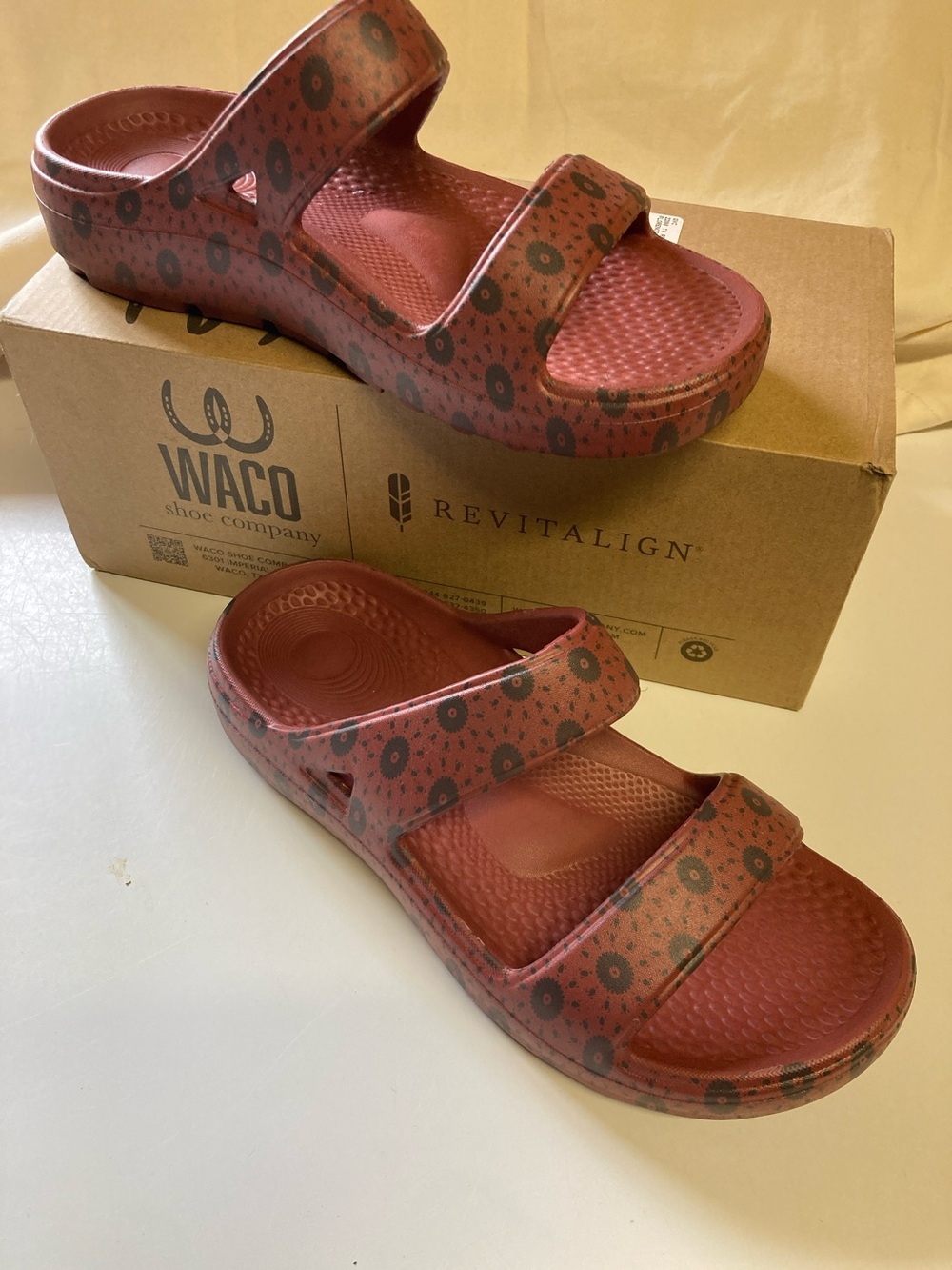 REVITALIGN Women's Red Floral Pattern Slip-On Sandals